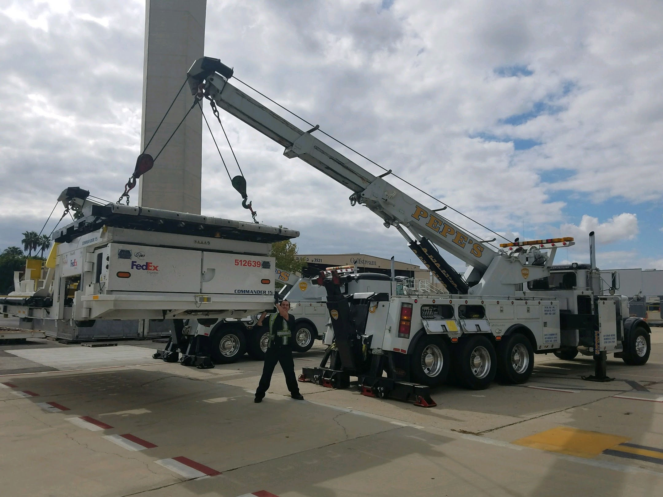 Airport Equiptment Lifts