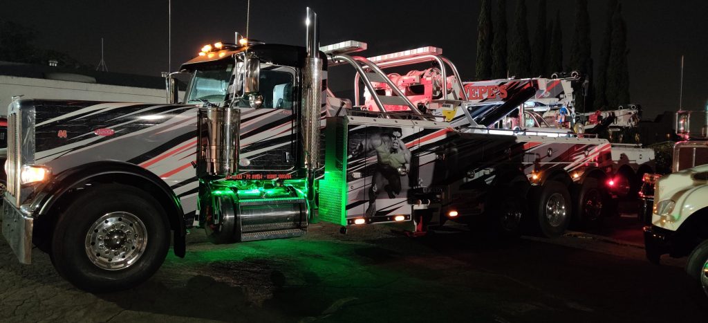 How Heavy-Duty Tow Trucks Handle Commercial Vehicles